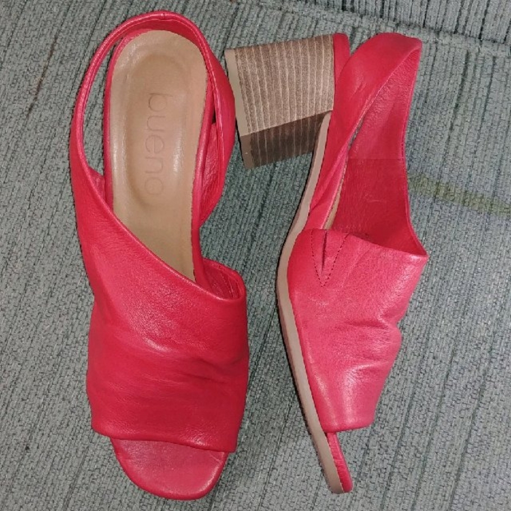 Bueno Everly red leather shoes.